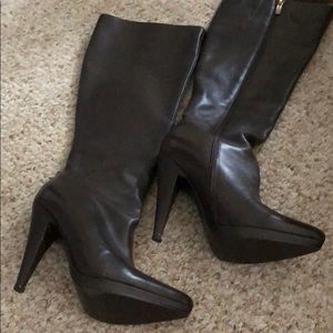 Brown leather boots with side zip